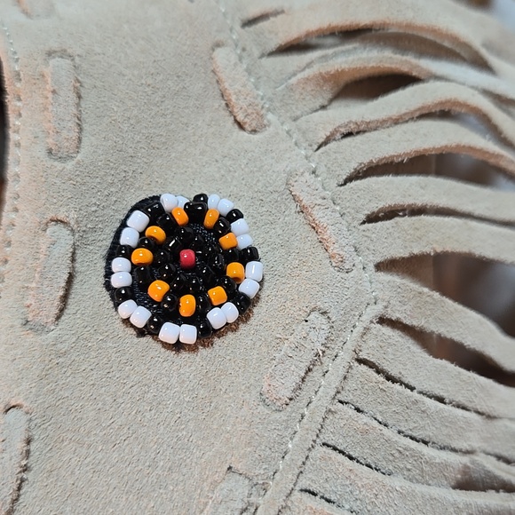 Beacon Reflections Women 11W Tan Ankle Booties Suede Leather Tassels Heels - Picture 4 of 10